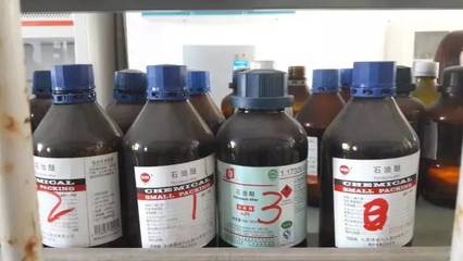 實驗室里的魅力導師 當外國帥哥趣味演繹乙酸乙酯安全須知